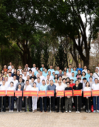追随伟人足迹、缅怀小平同志 ——深圳市川渝商会联合党委开展清明节莲花山纪念活动